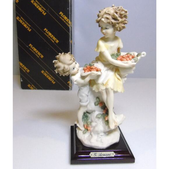 1986 Giuseppe Armani STRAWBERRY PARTY FIGURINE Sculpture Girl Boy Magic Memories - Picture 3 of 12
